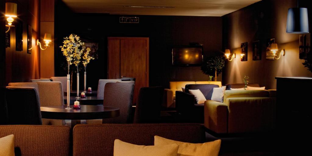 Voyage Hotel Караганда Экстерьер фото