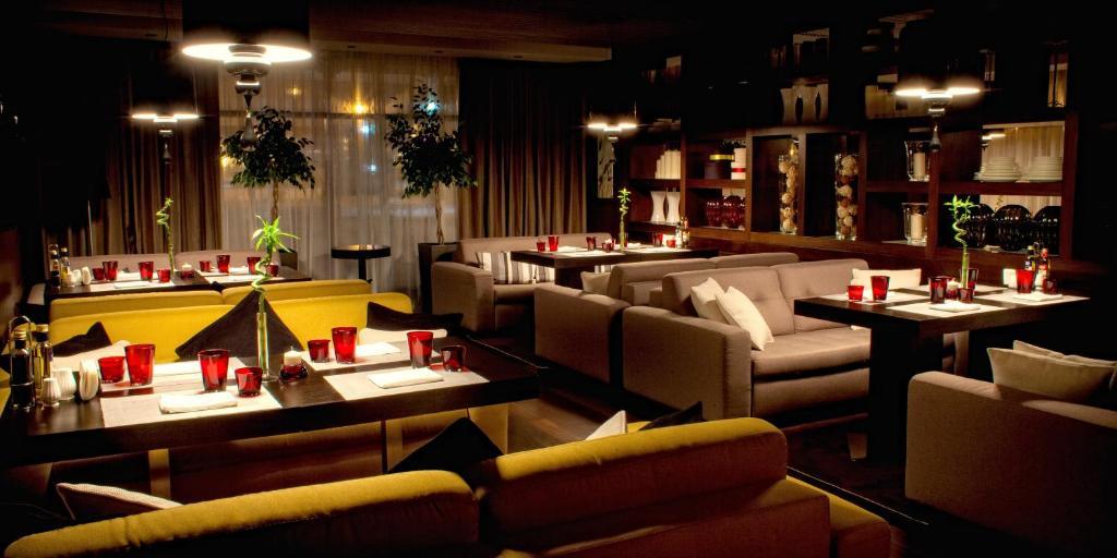Voyage Hotel Караганда Экстерьер фото