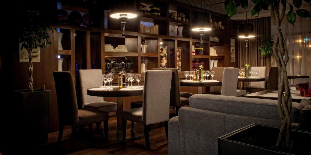 Voyage Hotel Караганда Экстерьер фото