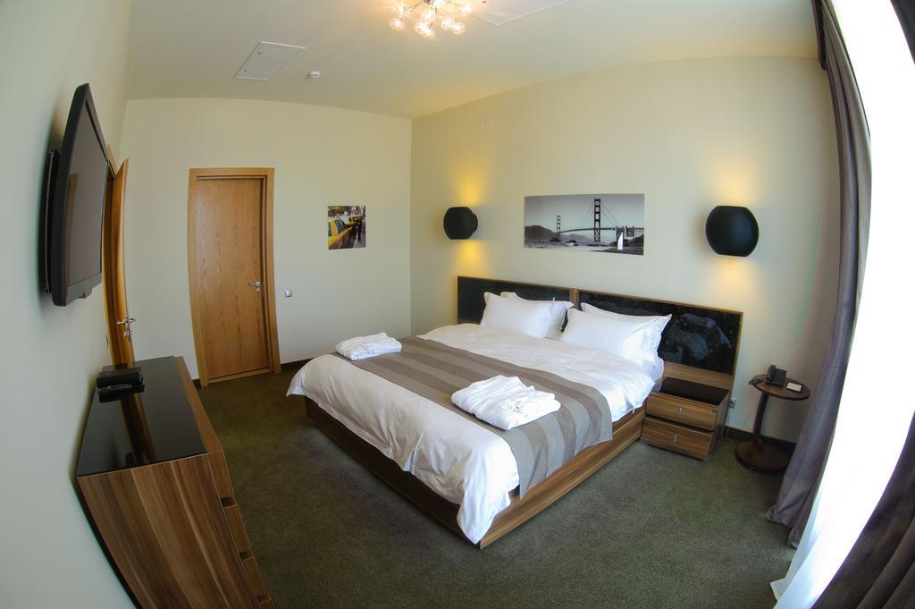 Voyage Hotel Караганда Экстерьер фото