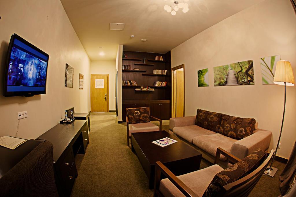 Voyage Hotel Караганда Экстерьер фото